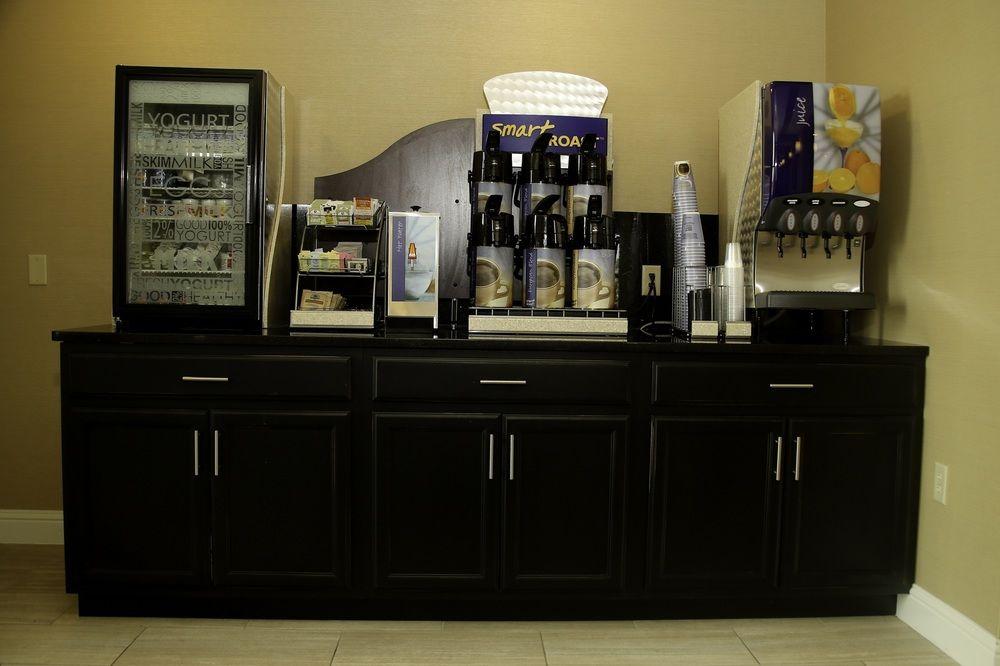 Holiday Inn Express & Suites Marion Northeast By Ihg Buitenkant foto