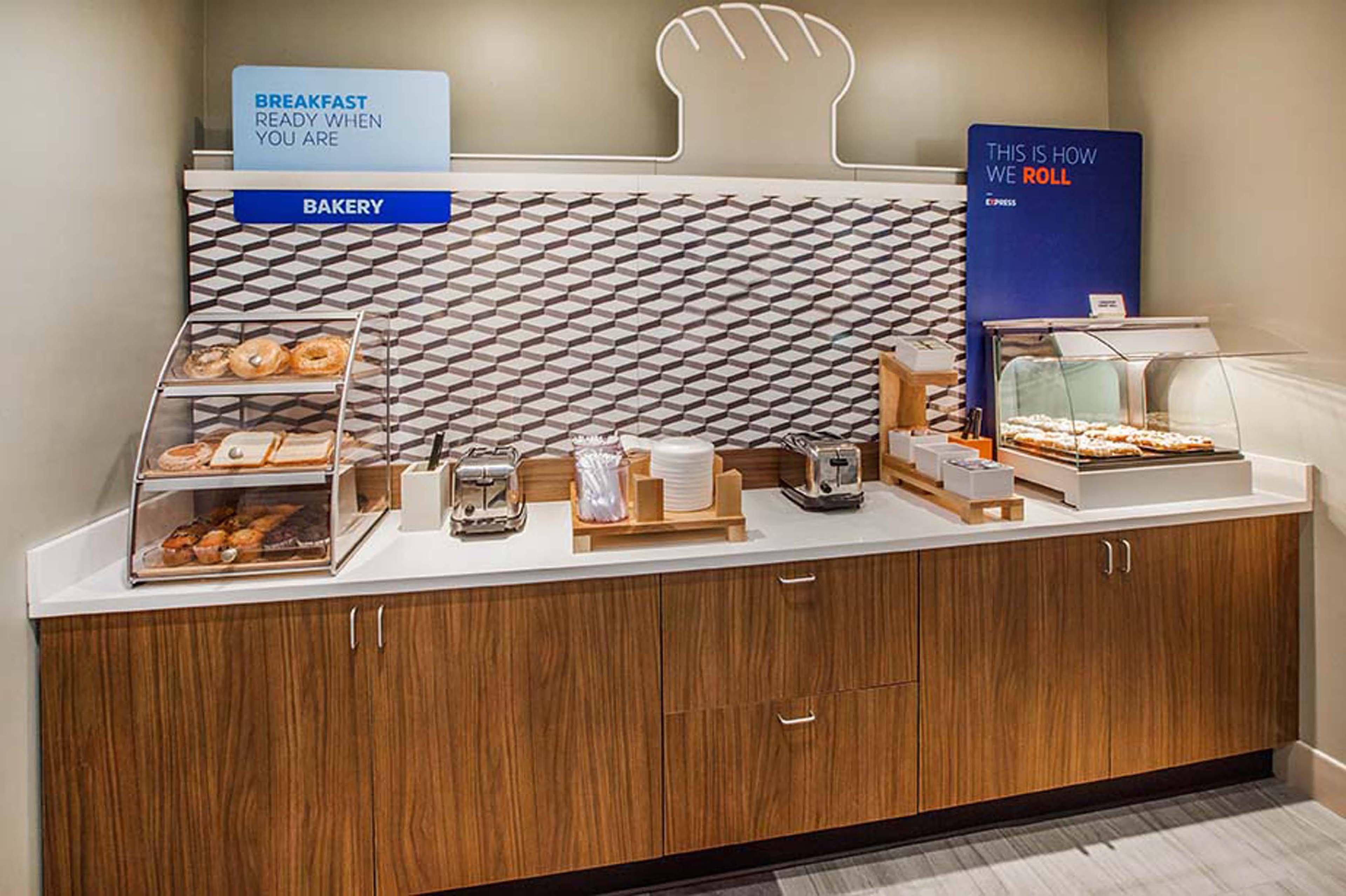 Holiday Inn Express & Suites Marion Northeast By Ihg Buitenkant foto
